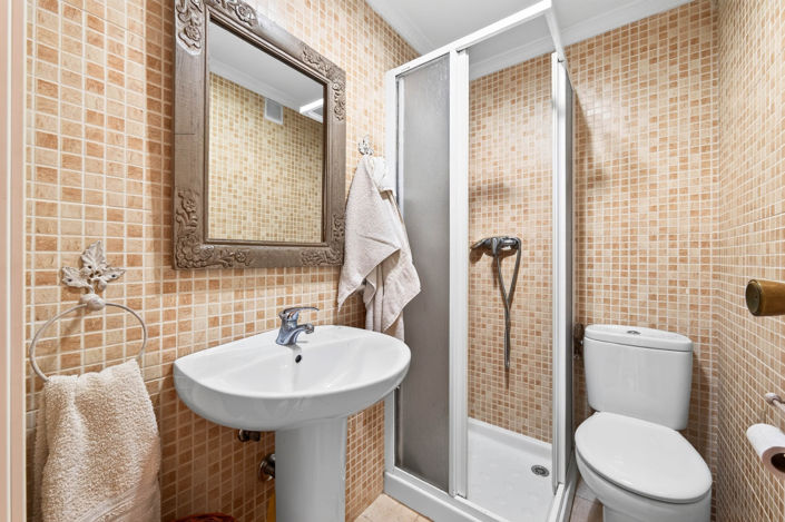 Image No.18-5 Bed Apartment for sale