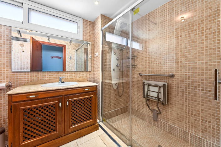Image No.24-5 Bed Apartment for sale