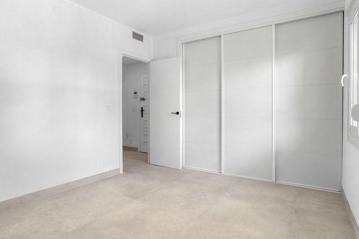 Image No.6-3 Bed Property for sale
