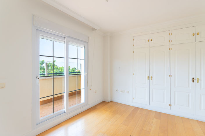 Image No.22-5 Bed Property for sale