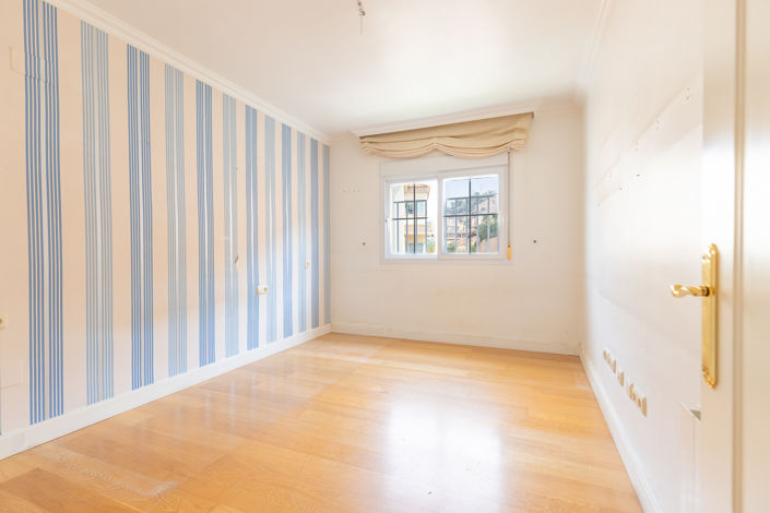 Image No.27-5 Bed Property for sale