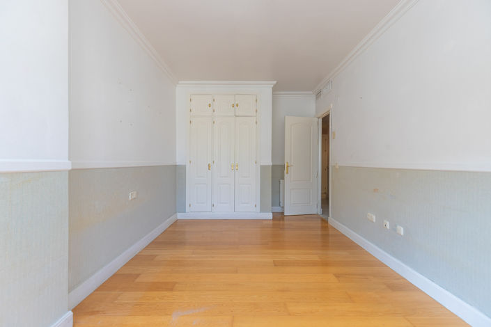 Image No.30-5 Bed Property for sale
