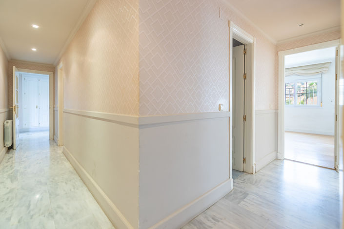 Image No.31-5 Bed Property for sale
