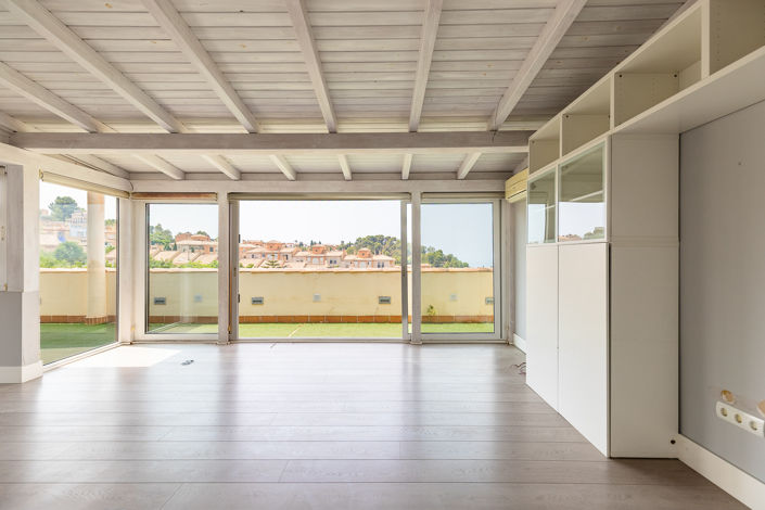 Image No.38-5 Bed Property for sale