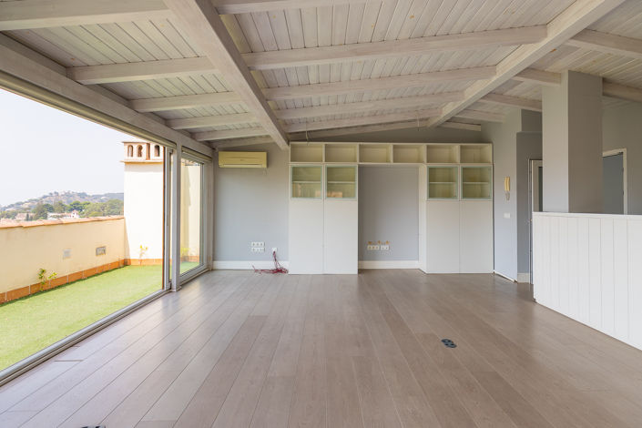Image No.40-5 Bed Property for sale