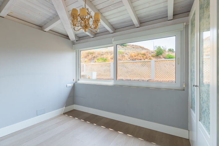 Image No.44-5 Bed Property for sale
