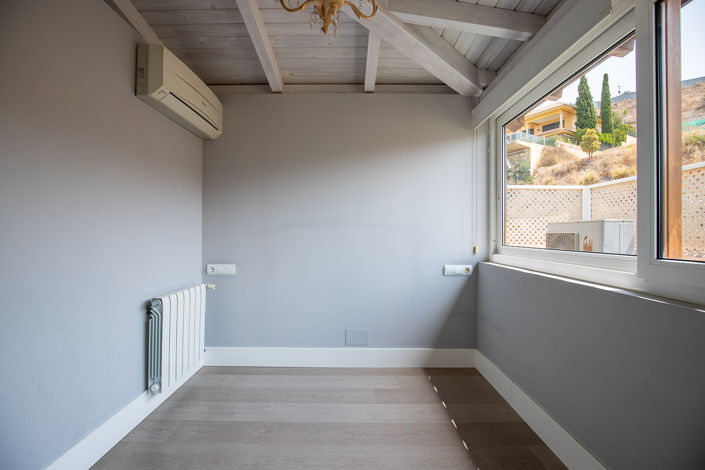 Image No.46-5 Bed Property for sale