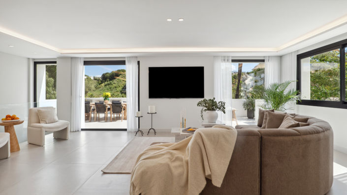 Image No.2-5 Bed Villa for sale