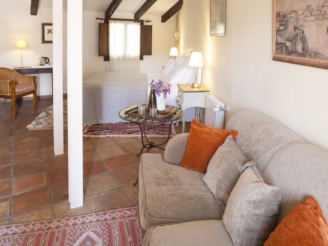 Image No.11-11 Bed Hotel for sale