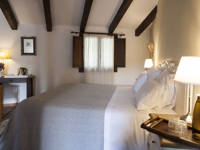 Image No.15-11 Bed Hotel for sale