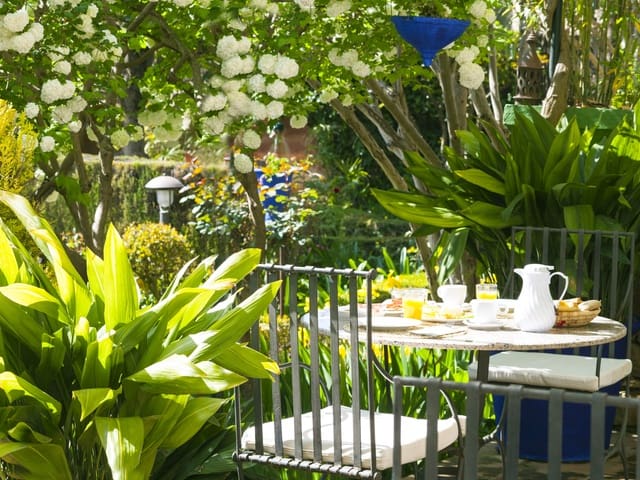 Image No.5-11 Bed Hotel for sale