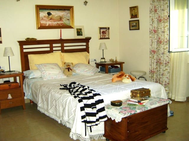 Image No.14-3 Bed Country House for sale