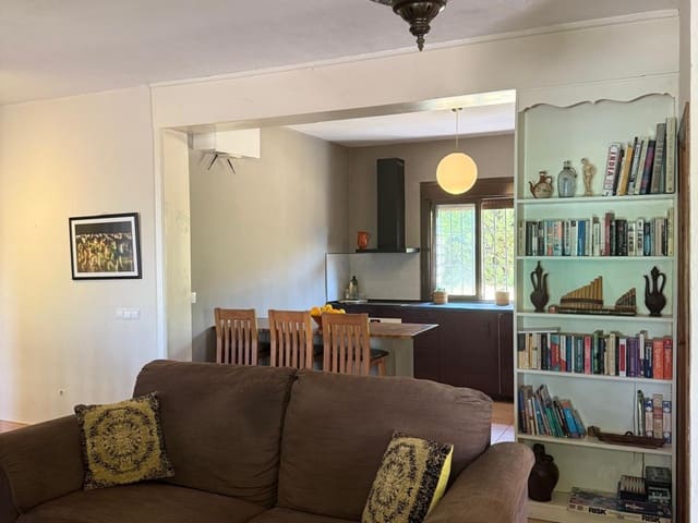 Image No.9-3 Bed Country House for sale