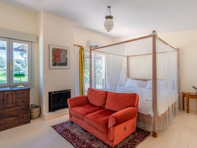 Image No.10-8 Bed Villa for sale