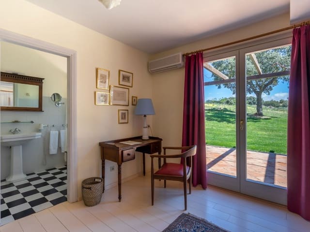 Image No.11-8 Bed Villa for sale