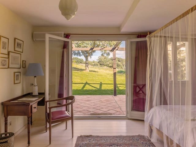 Image No.3-8 Bed Villa for sale