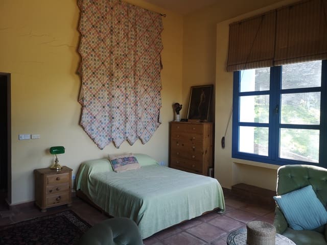 Image No.15-7 Bed Country House for sale