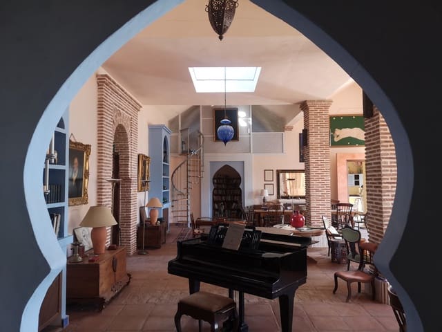 Image No.19-7 Bed Country House for sale