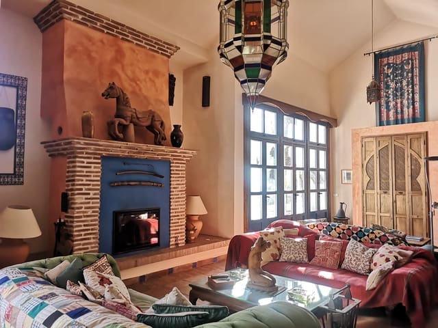 Image No.28-7 Bed Country House for sale