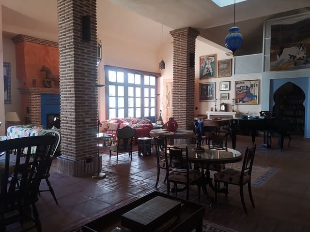 Image No.5-7 Bed Country House for sale