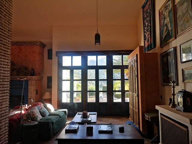 Image No.6-7 Bed Country House for sale