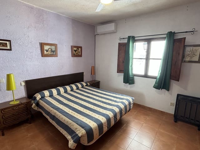 Image No.15-3 Bed Townhouse for sale