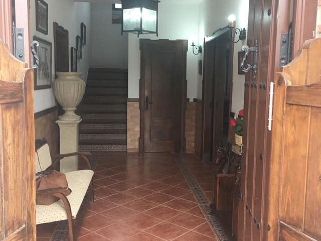 Image No.19-7 Bed Country House for sale