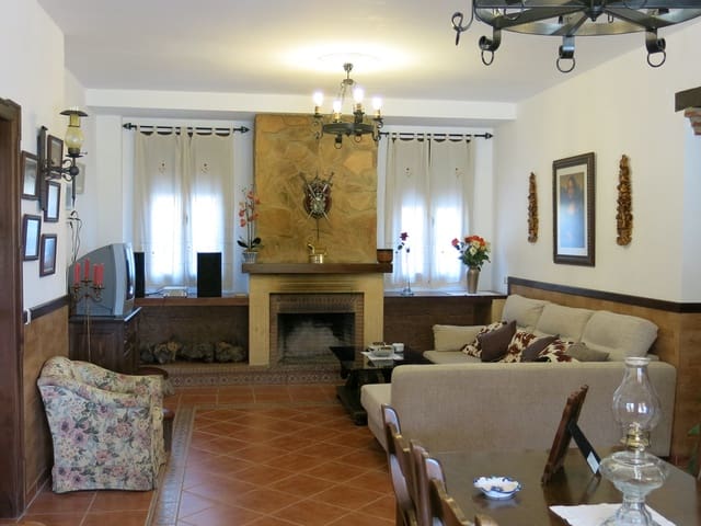 Image No.23-7 Bed Country House for sale