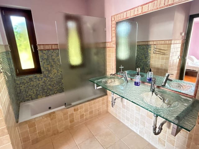 Image No.30-5 Bed Villa for sale