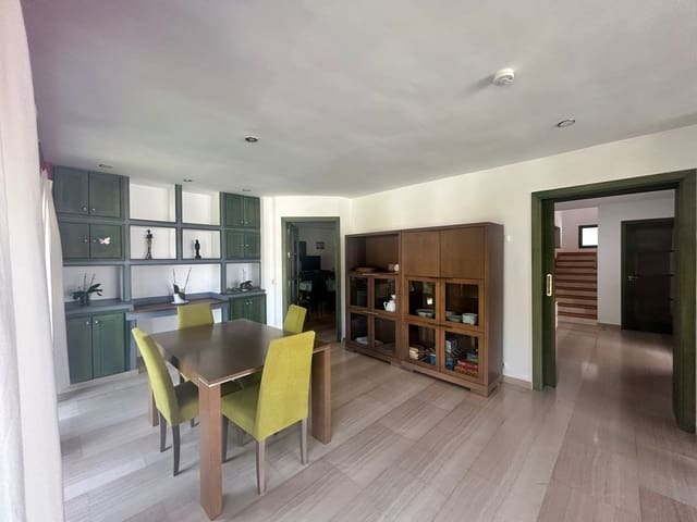 Image No.36-5 Bed Villa for sale