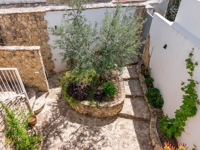 Image No.20-2 Bed Country House for sale