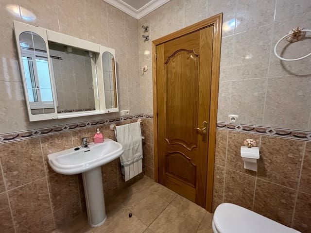 Image No.13-5 Bed Townhouse for sale