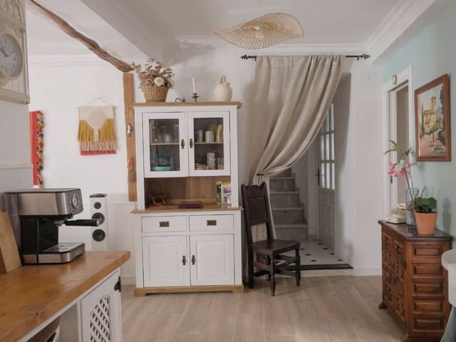 Image No.17-3 Bed Townhouse for sale