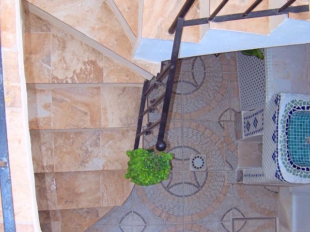 Image No.20-3 Bed Townhouse for sale