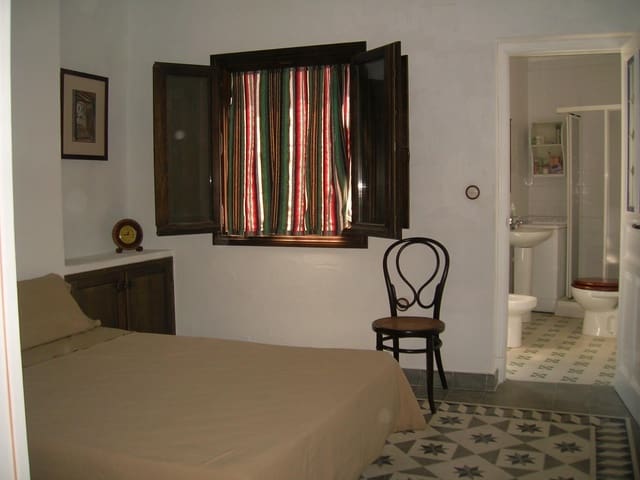 Image No.16-3 Bed Townhouse for sale