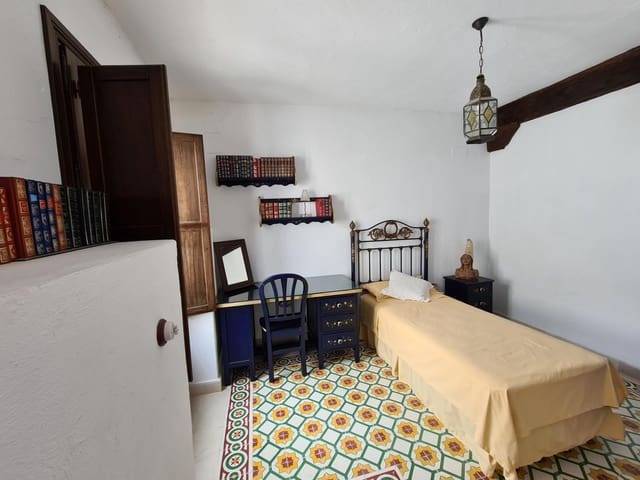 Image No.17-3 Bed Townhouse for sale