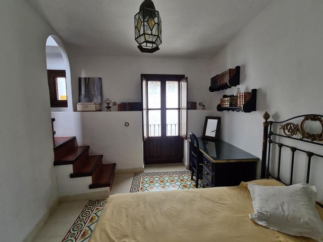 Image No.18-3 Bed Townhouse for sale