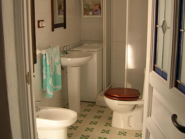 Image No.19-3 Bed Townhouse for sale