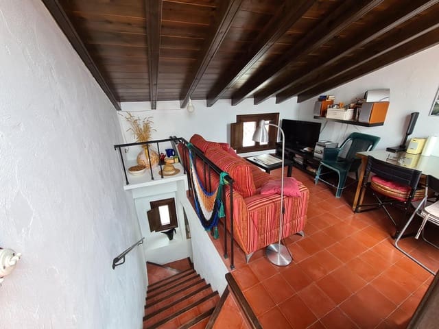 Image No.20-3 Bed Townhouse for sale