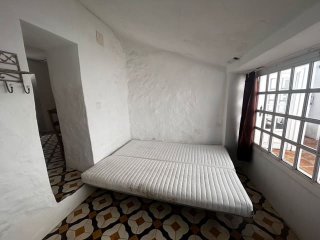 Image No.9-2 Bed Townhouse for sale