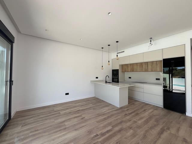 Image No.16-3 Bed Townhouse for sale
