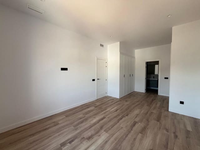 Image No.4-3 Bed Townhouse for sale