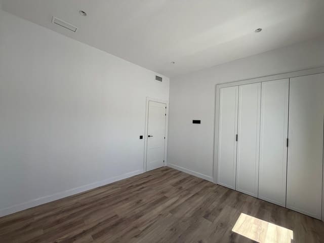 Image No.8-3 Bed Townhouse for sale