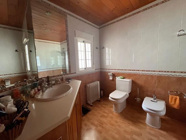 Image No.12-3 Bed Townhouse for sale