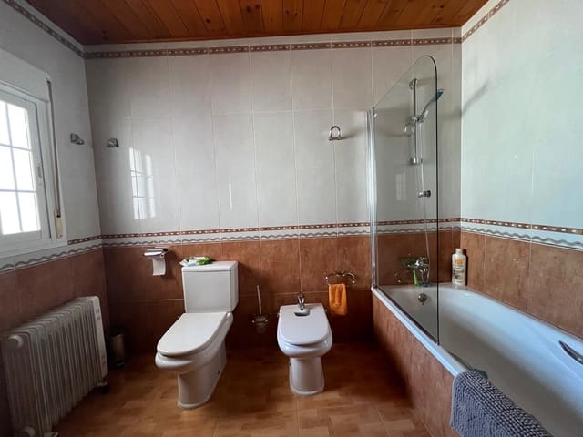 Image No.17-3 Bed Townhouse for sale