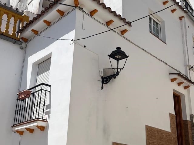 Image No.20-3 Bed Townhouse for sale