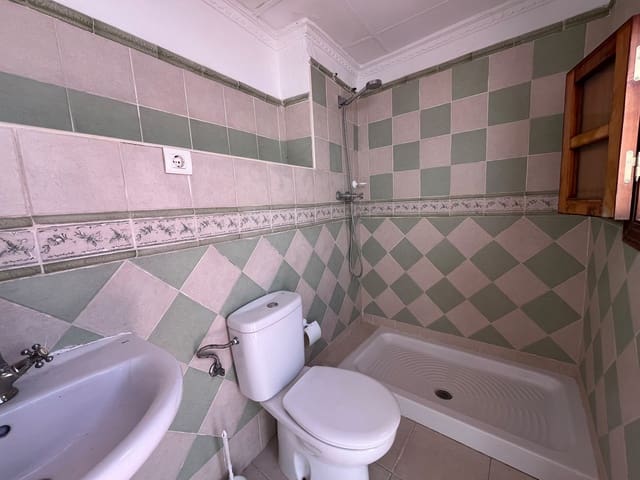 Image No.17-2 Bed Townhouse for sale