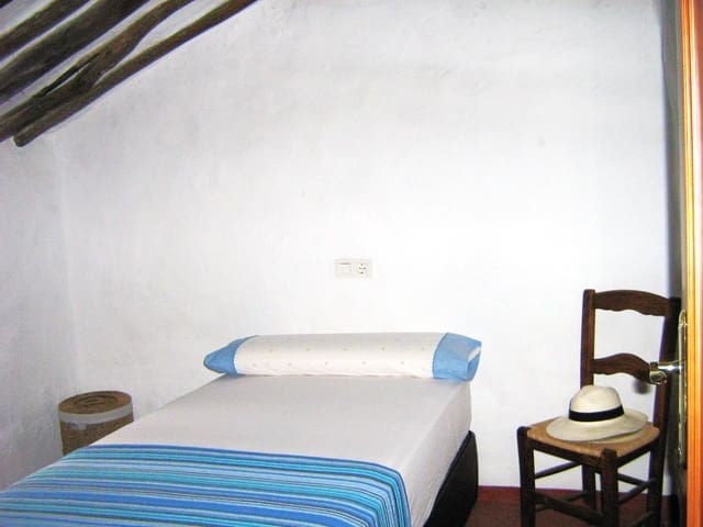 Image No.6-2 Bed Townhouse for sale