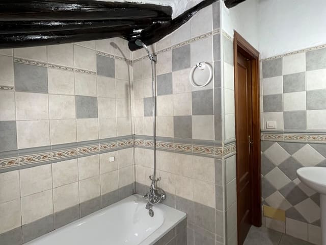 Image No.8-2 Bed Townhouse for sale