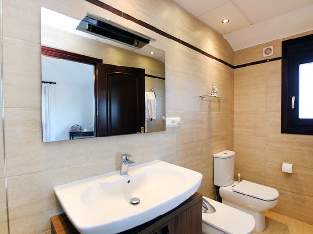 Image No.16-5 Bed Villa for sale